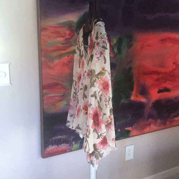 SOLD!!! Guess Flowers blouse built in cami says M runs S - Picture 5 of 17